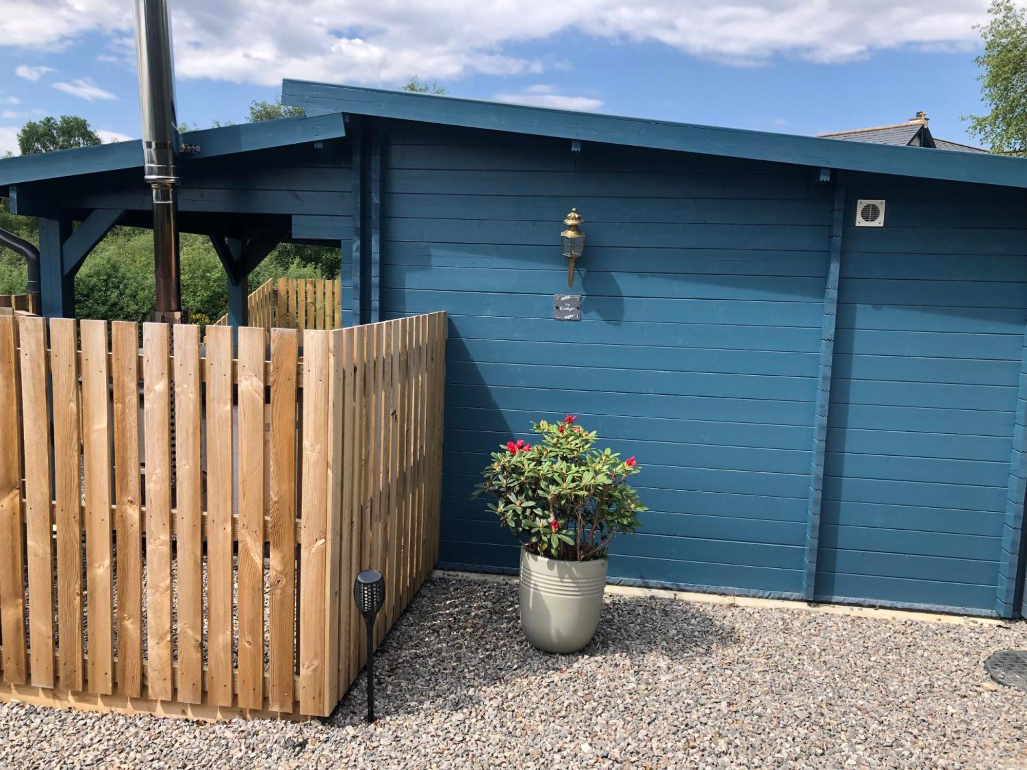Retreat Hot Tub Highland Cabin - Inverness — Photos 1
